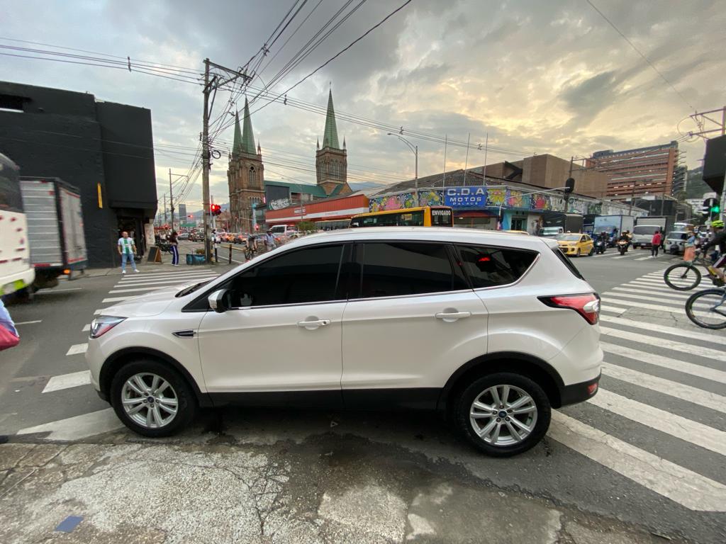 FORD ESCAPE SE AT
