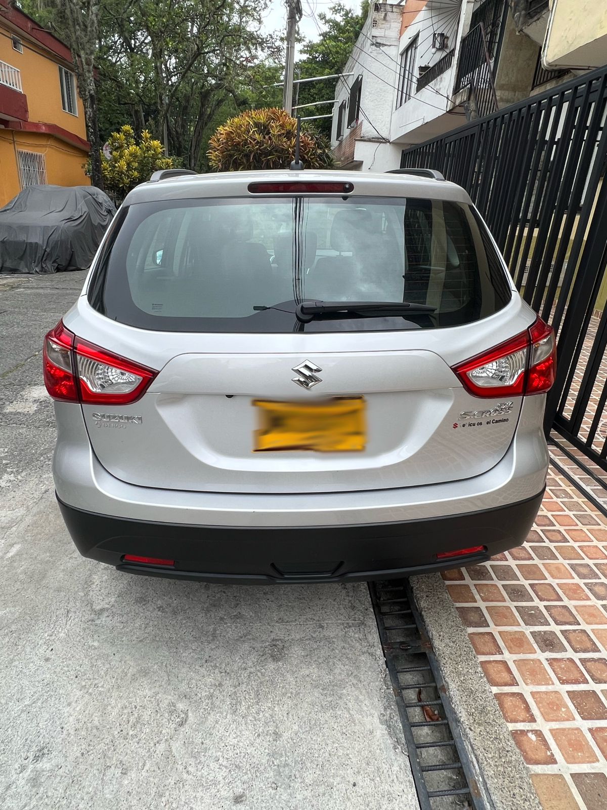 SUZUKI S-CROSS GL 2WD MT